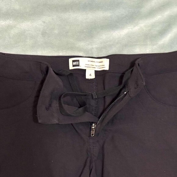 MEC Hiking Shorts - Picture 4 of 4